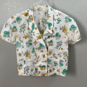 Floral Button-Up cropped blouse